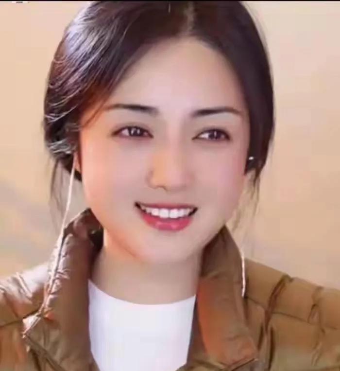 永遇乐•西山红叶
文/无冕诗人

一

西山秋深，红叶如火，烧透云幕。 风舞丹林