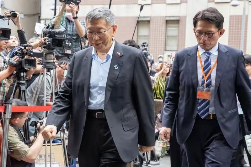 柯文哲昨天（4月11日）在黄国昌参选新北市长誓师大会上声称：“蓝绿吵闹30年，唯