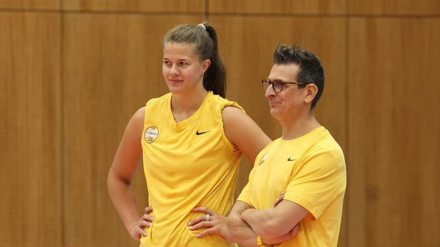 斯坎迪奇开始物色🇨🇦范瑞克了上海留住因为下赛季安特罗波娃要离开斯坎迪奇，想用