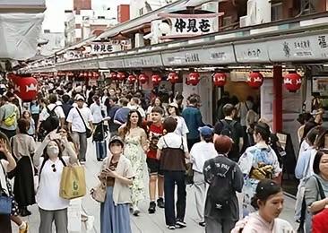 高市早苗终于知道疼了，中国游客"不来了"，日本上半年外国游客跌2%，这账得高市自