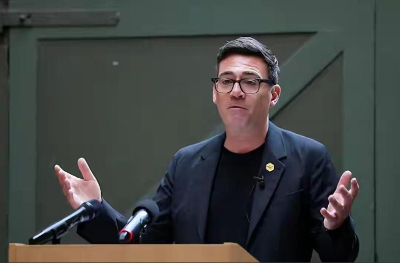欠中资的钱怎么办？英国新首相站在唐宁街十号门口，对着全世界的镜头说：英国要重归稳
