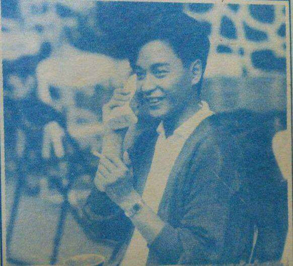 #张国荣[超话]#画质都快渣成像素了都不影响他好看[哇]#30天安利张国荣# ​