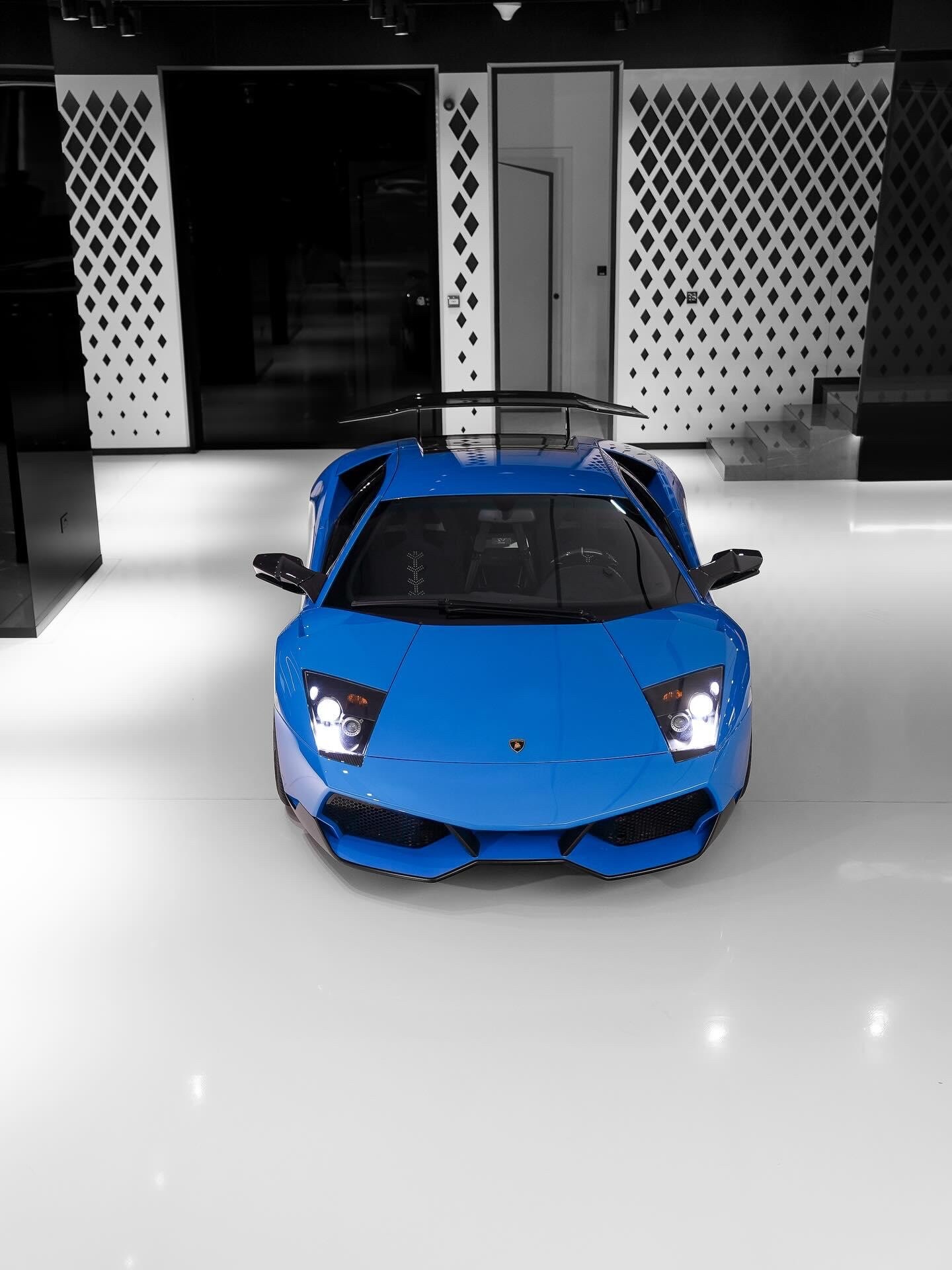 很少看到亮蓝色的Murcielago svLamborghini Murciel