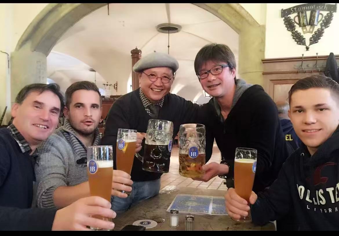 人生感悟：走过一程山水，历经些许岁月，心境渐渐温润，愈发热爱眼前所遇的一切。我本