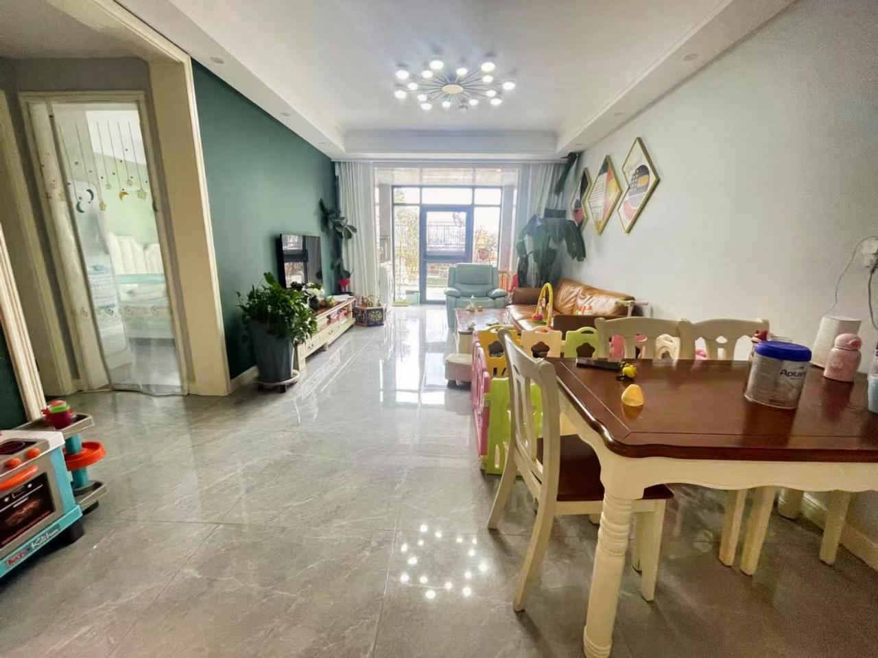 东城名景2室2厅1卫
💎小区：东城名景
👍户型：2室2厅
🏠配套：无;
✨