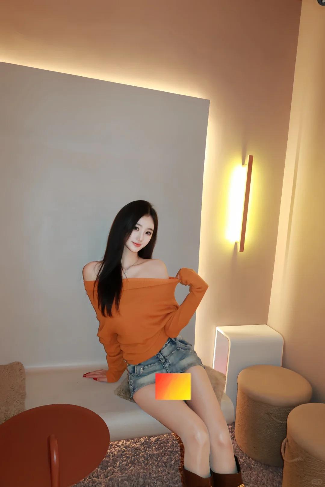 娇羞顽皮的北京校花级小美女，自带甜糯俏皮的气质，像刚做好的水果甜品台，每一处细节