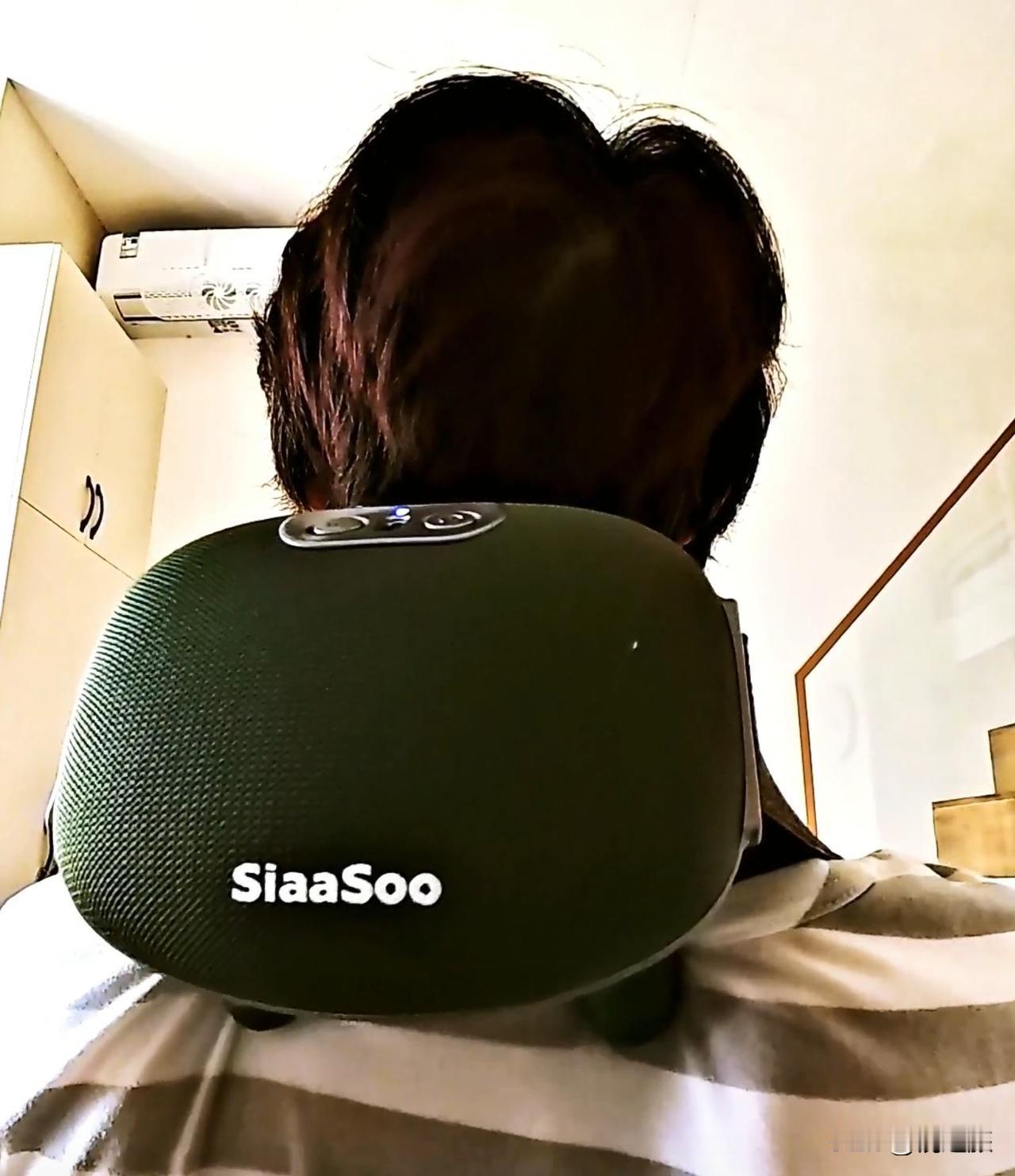 最近入手了这个肩颈按摩器，真的是太好了，仿真人手掌按摩。
其实之前也买了不少按摩