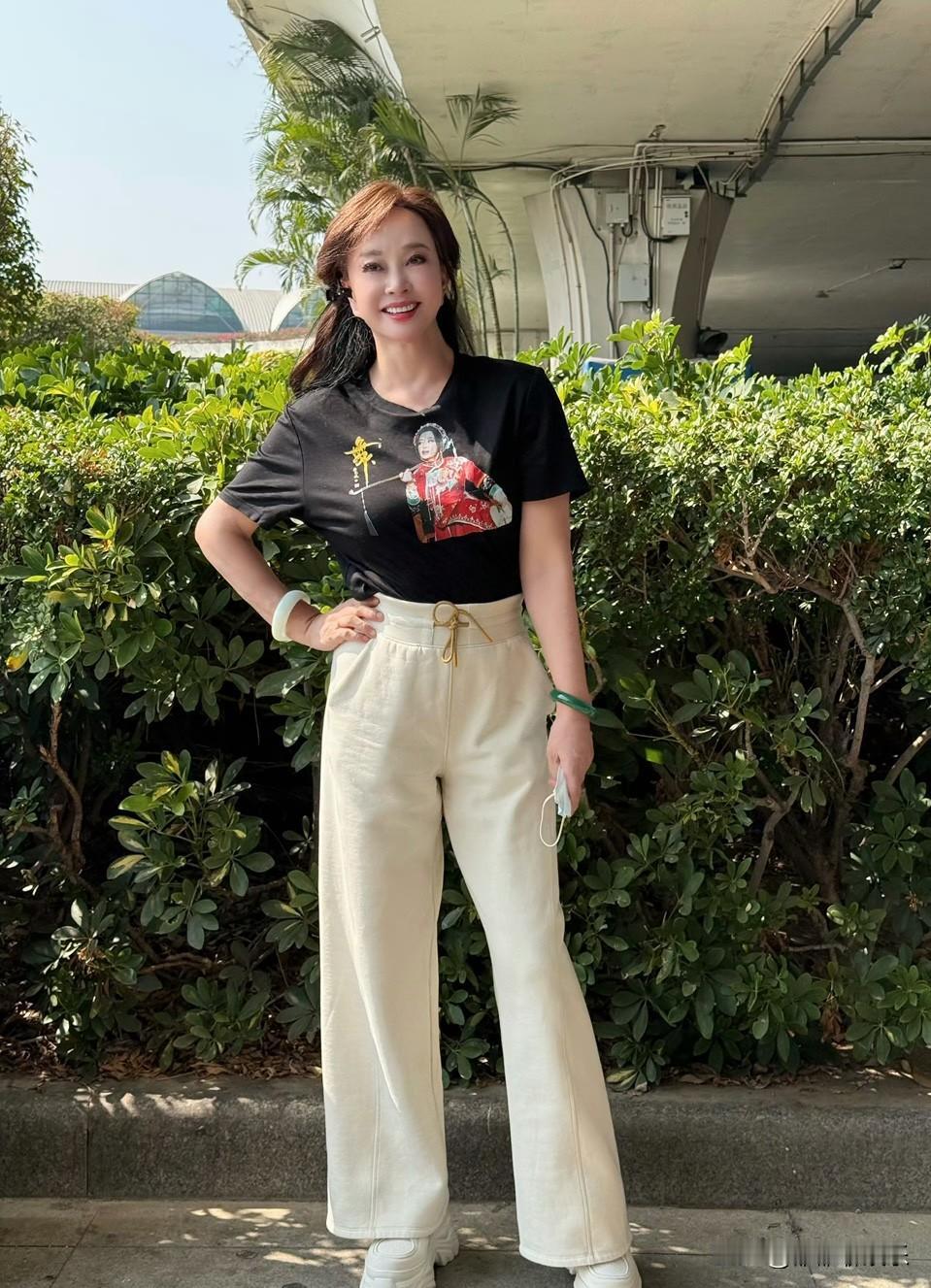 刘晓庆高调发文：活到老，干到老。

1月27日，刘晓庆在社交平台发文：

“刚下