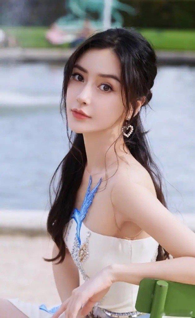 网传杨颖要录制《花少8》！她自从国外看了一场表演之后，演艺之路停摆将近三年时间了