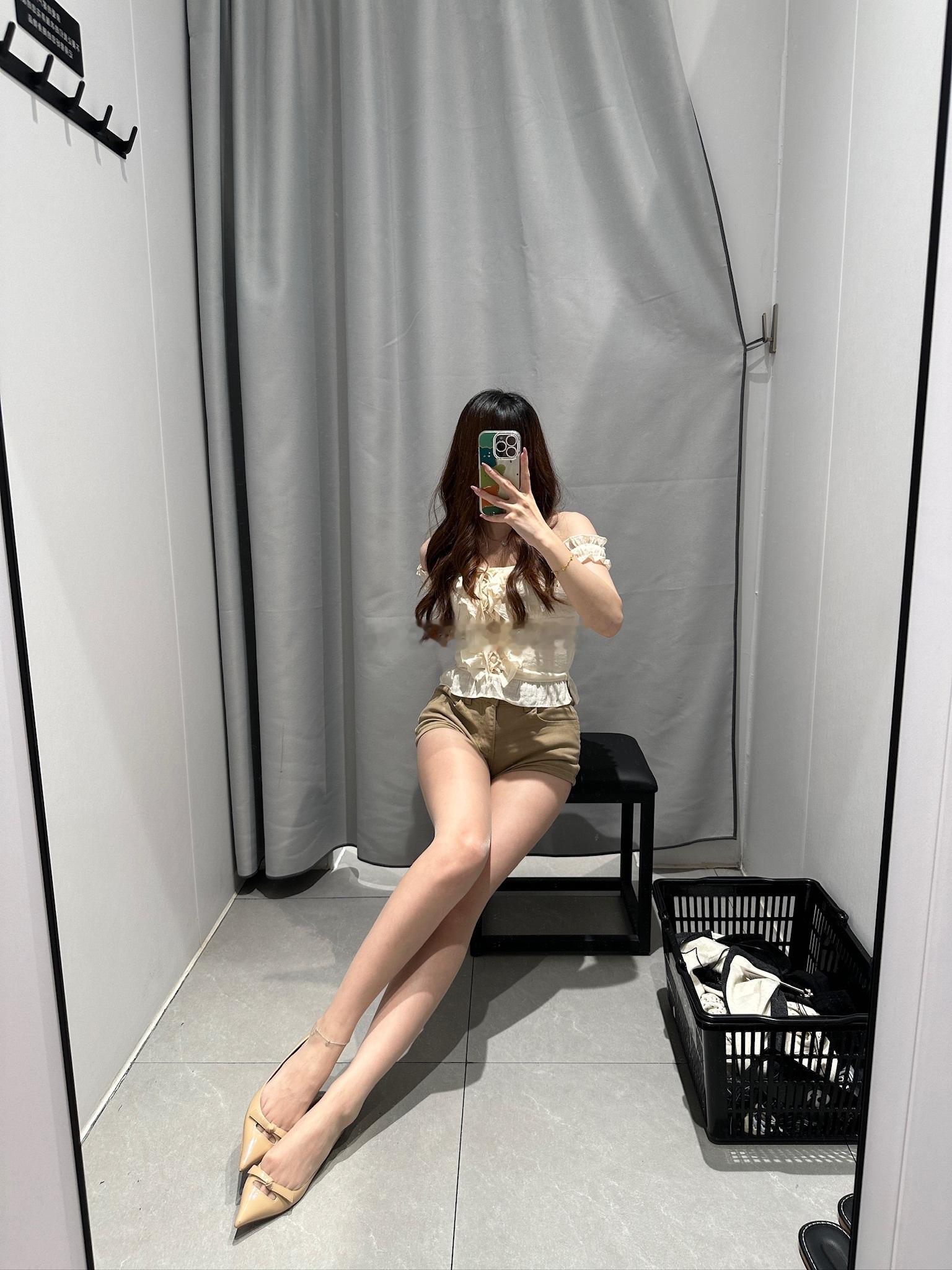小满 ⇢ 𝟱²¹ 涞觅润丝今天穿什么时尚穿搭