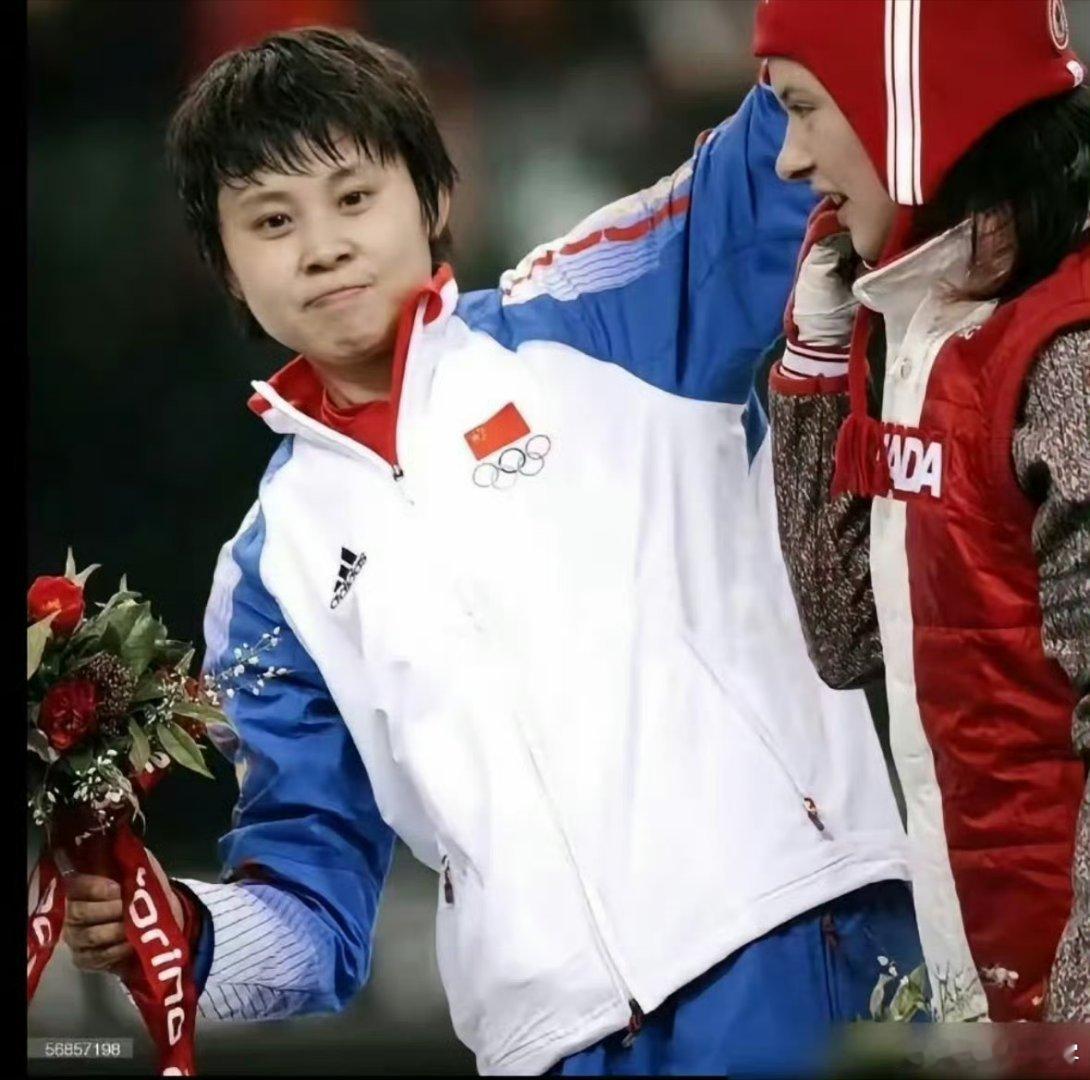 王濛公司大部分是退役运动员她那个讲她母亲的演讲，特别好 