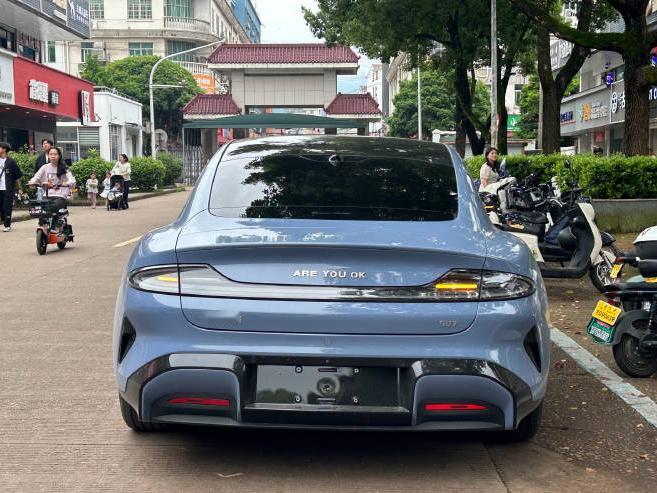 什么小米su7，以后请叫我are you ok？毕竟我是雷军粉丝，小米向后排！ 