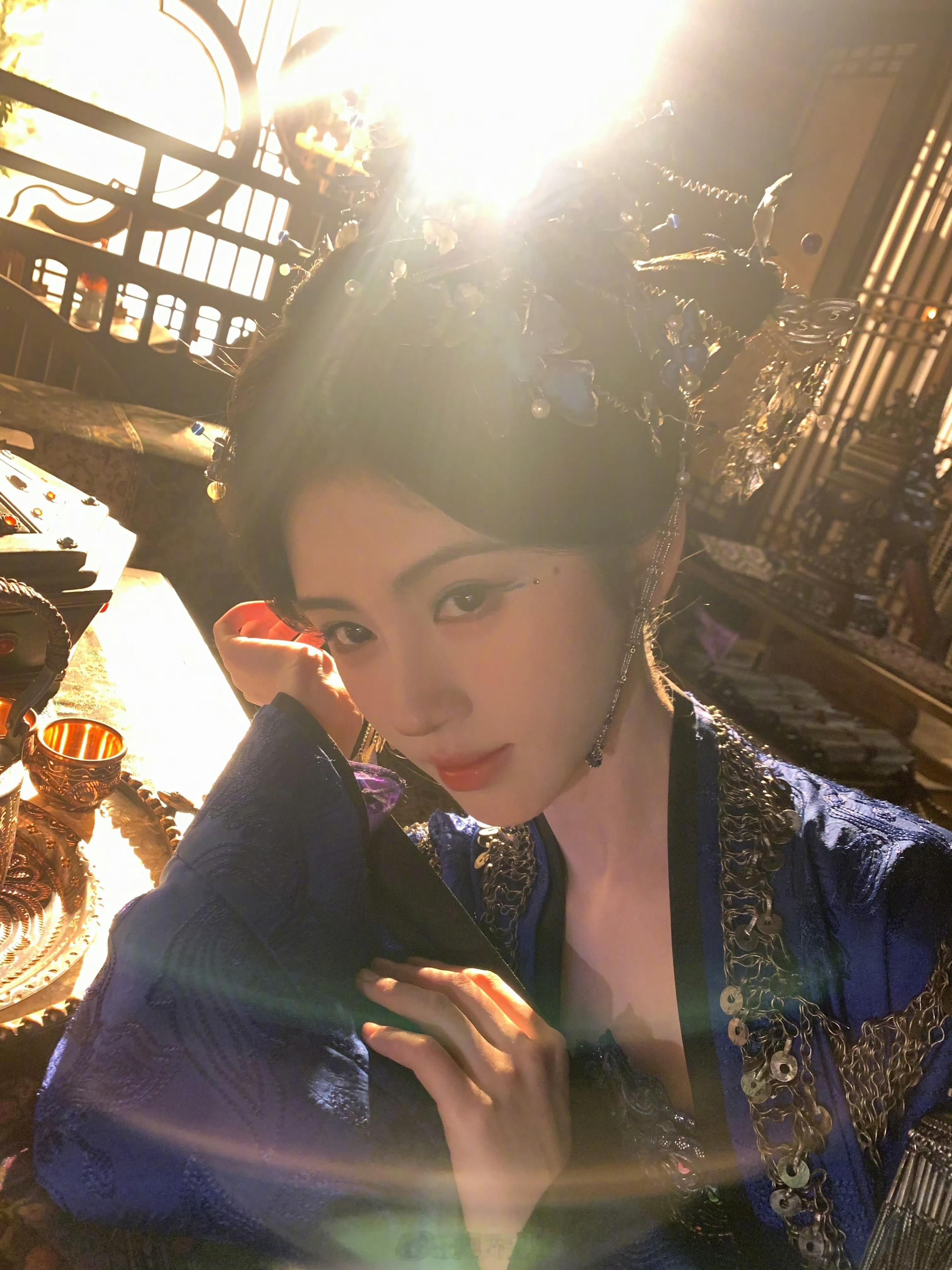 今天是妖妃版苏绿夏吗？美人在皮、在骨、更在气质。鞠婧祎你太会偷❤️啦，谁能不为你