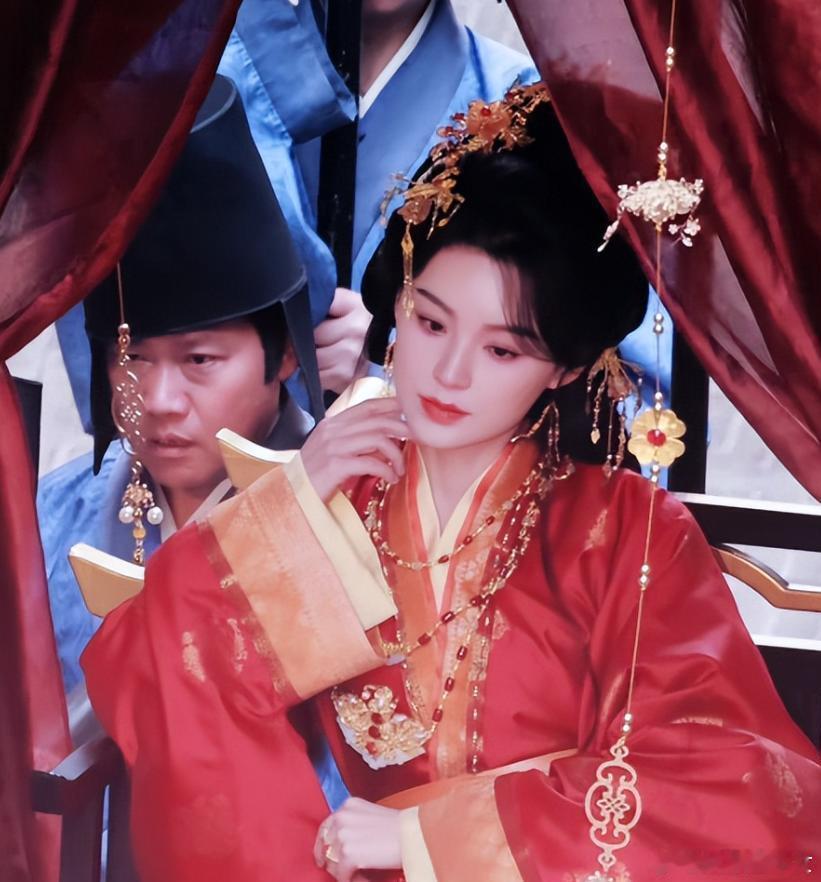 田曦薇扛番位，毛林林扛热搜：嫁金钗把古偶最狠真相演明白了 ​​​