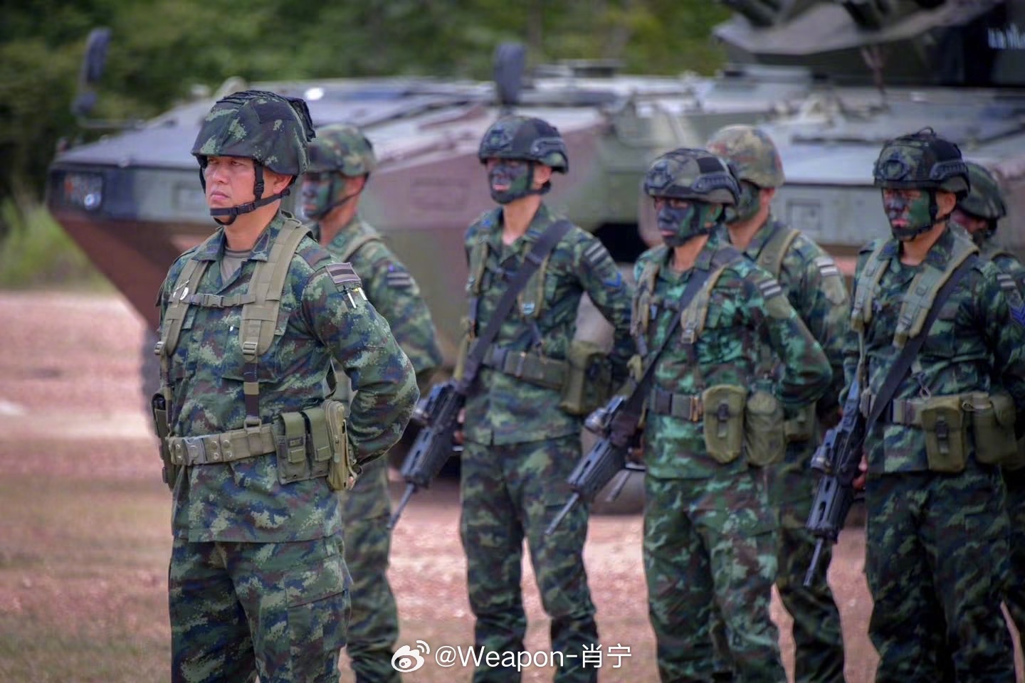 兵器影像 泰国陆军司令视察装甲骑兵作战训练，强调实战化训练，打造战备状态以应对不