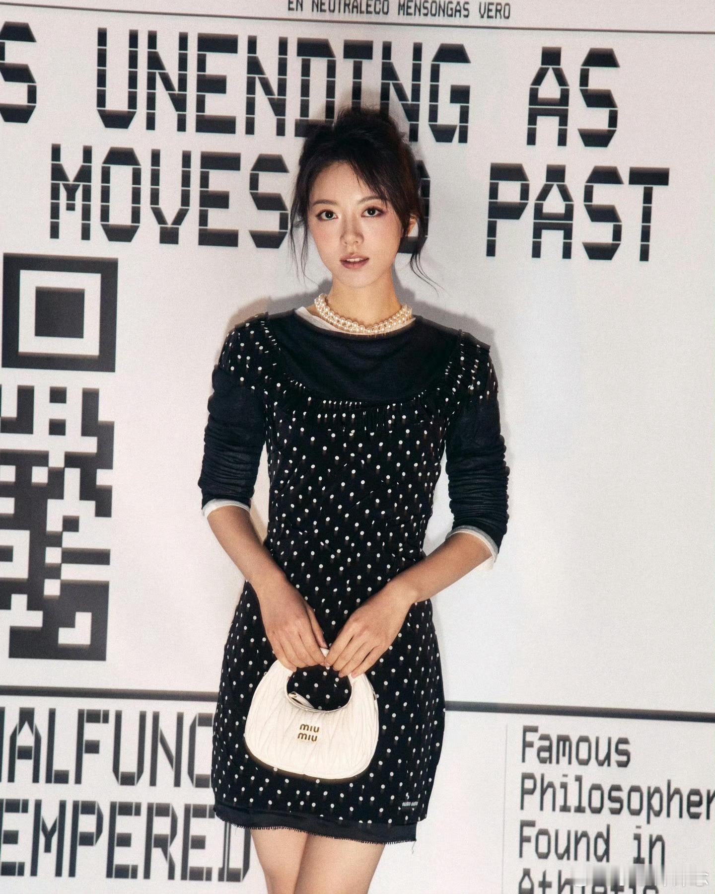 赵今麦、刘浩存、张元英miumiu官方认领图不同风格的三位美女，都美美的很安心[