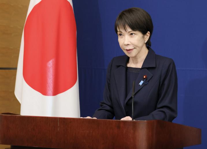 中俄朝成重点对象？日本包机落地台北，美日打配合对华反击。高市早苗的亲信陪同日本议