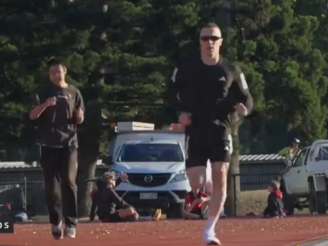 在健康生活理念日益盛行的当下，每天散步1.5万步成为不少人的日常选择。那这样的活