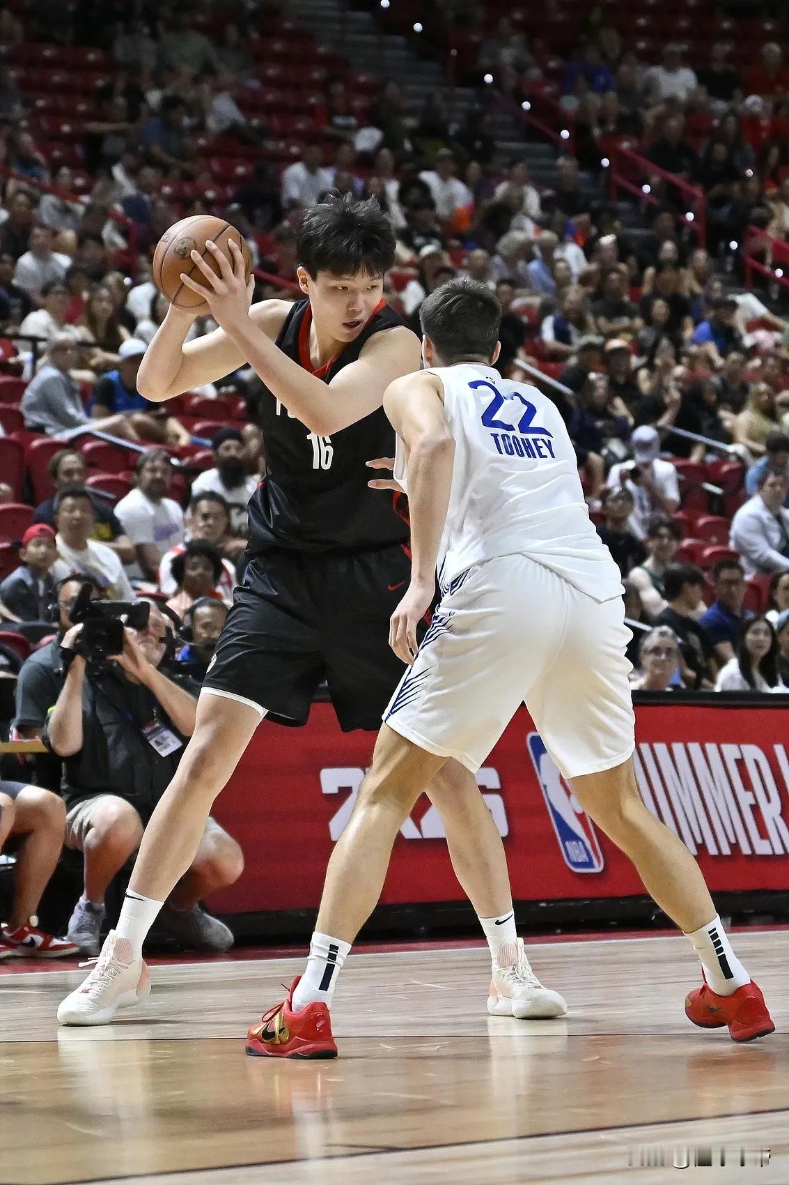 CBA和NBA差距太大了，杨瀚森没打几分钟就跑不动了！

在今天杨瀚森的NBA首