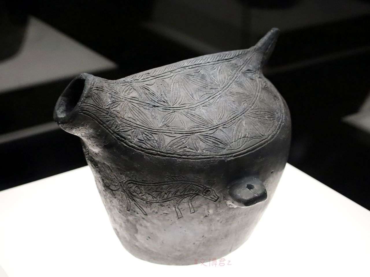 河姆渡：龟形陶盉。看看老祖宗的画功如何