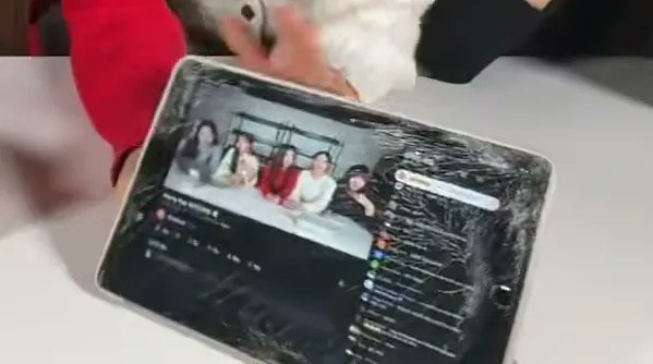 这个屏幕简直炸裂了