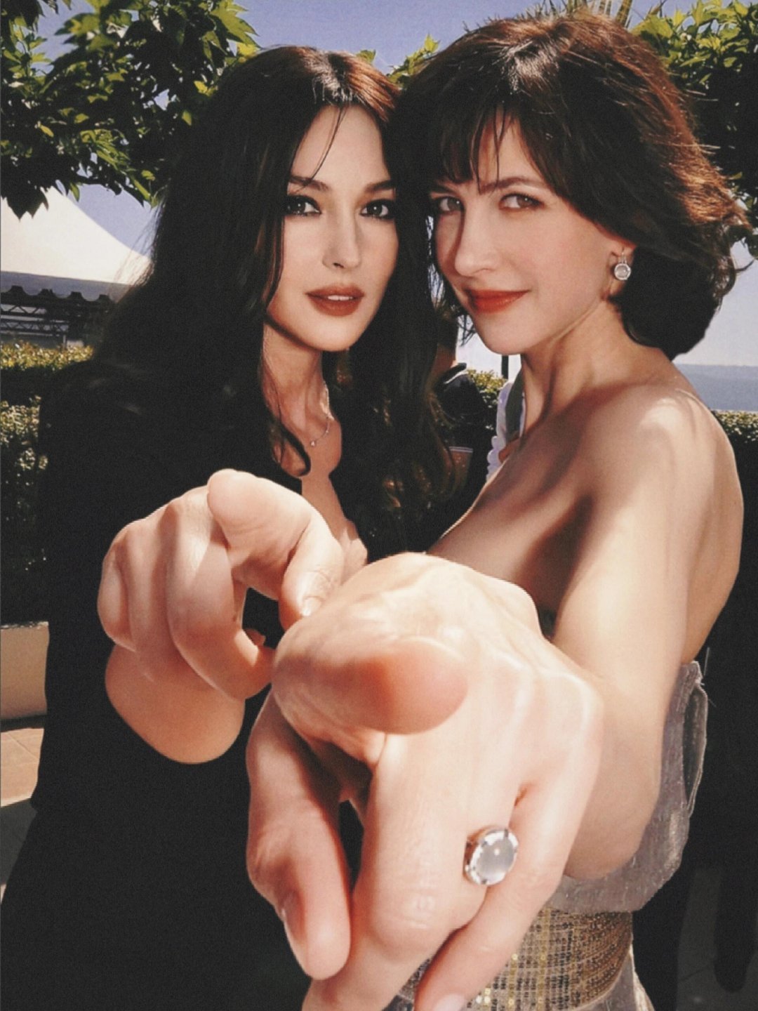 两朵球花指我干啥？莫妮卡贝鲁奇  苏菲玛索  两大女神同框，美得让人窒息！ 