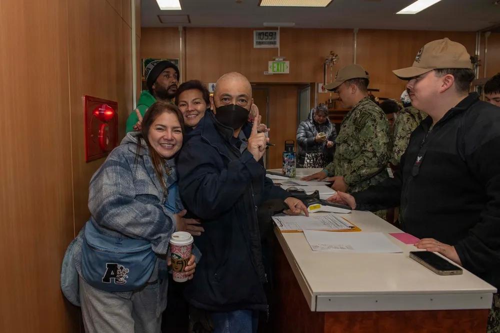 驻日美军大概吃不惯日式料理，食堂里全身美式菜肴。
2026年2月19日，日本横须