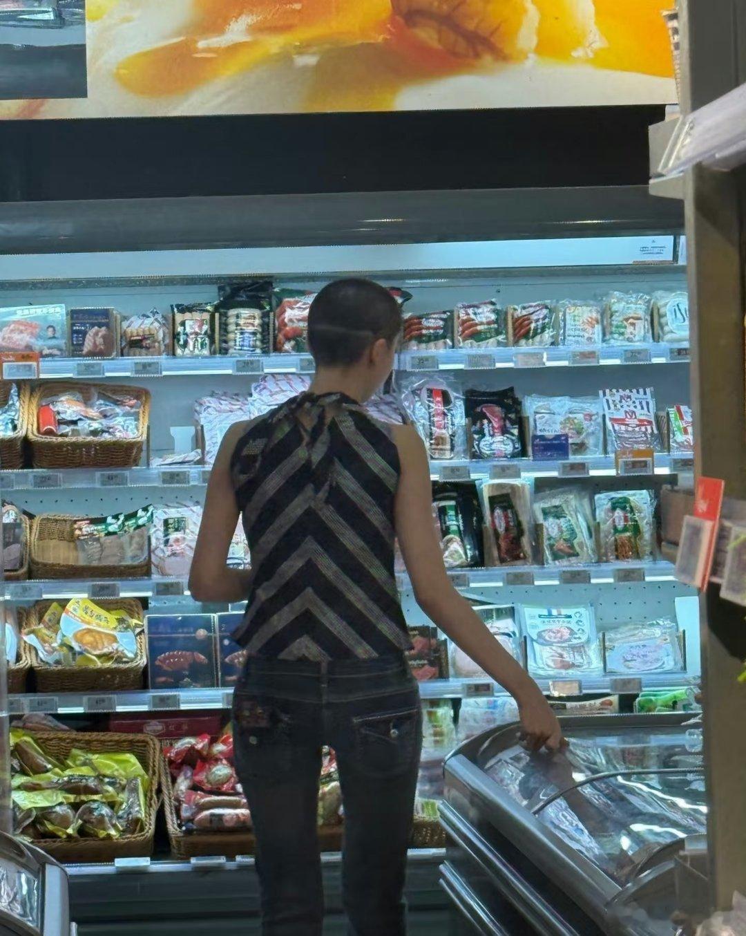 金子涵后脑勺关于金子涵后脑勺疤痕的事，捋清楚几个关键点：1. 疤痕本身：2025