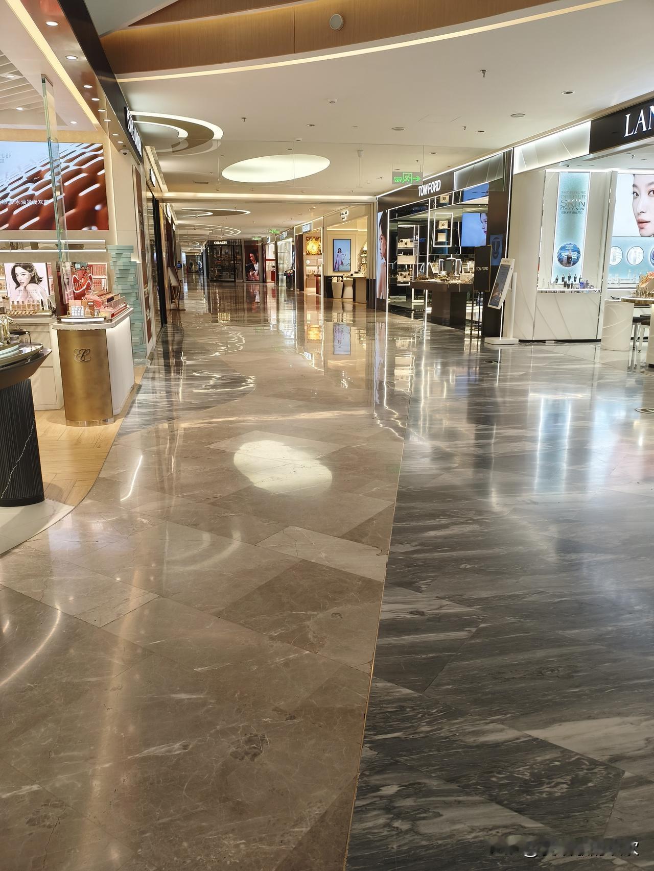 我是乌鲁木齐人，73年属牛的，今年53岁。

19:30，我高高兴兴的下班去美美