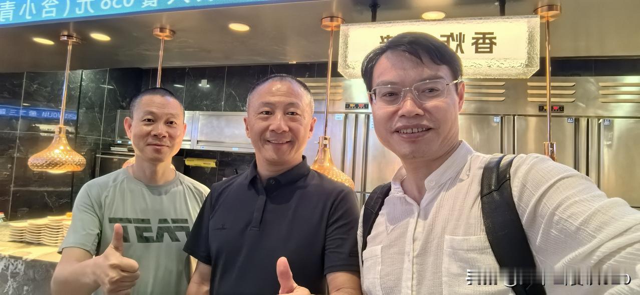 东莞自助火锅大王汪总新项目
​皇牛海轩和牛蒸汽活海鲜自助
​298元/位月营收高