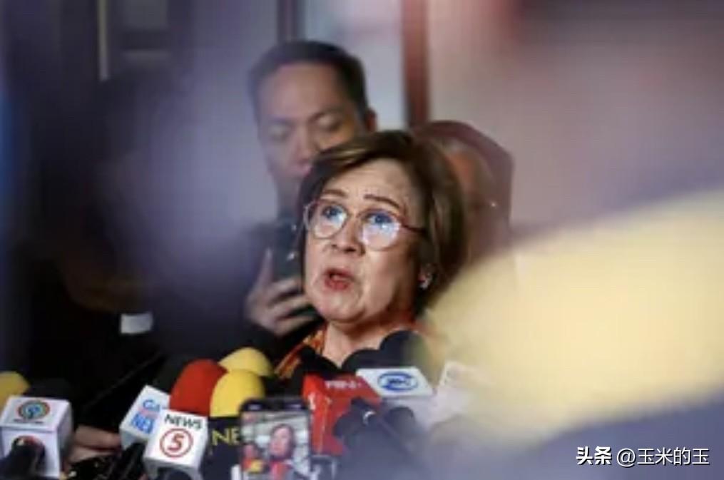 周一，菲律宾公民自由党的众议员莱拉·德利马针对18名前海军陆战队员及其律师莱维斯