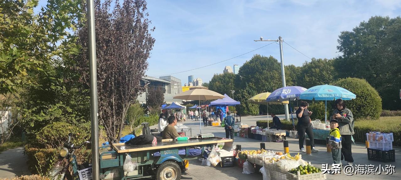 大连香炉礁地铁站前小吃街的奇妙轮回与宜家餐厅的美好重逢

有时候，生活中的一些场
