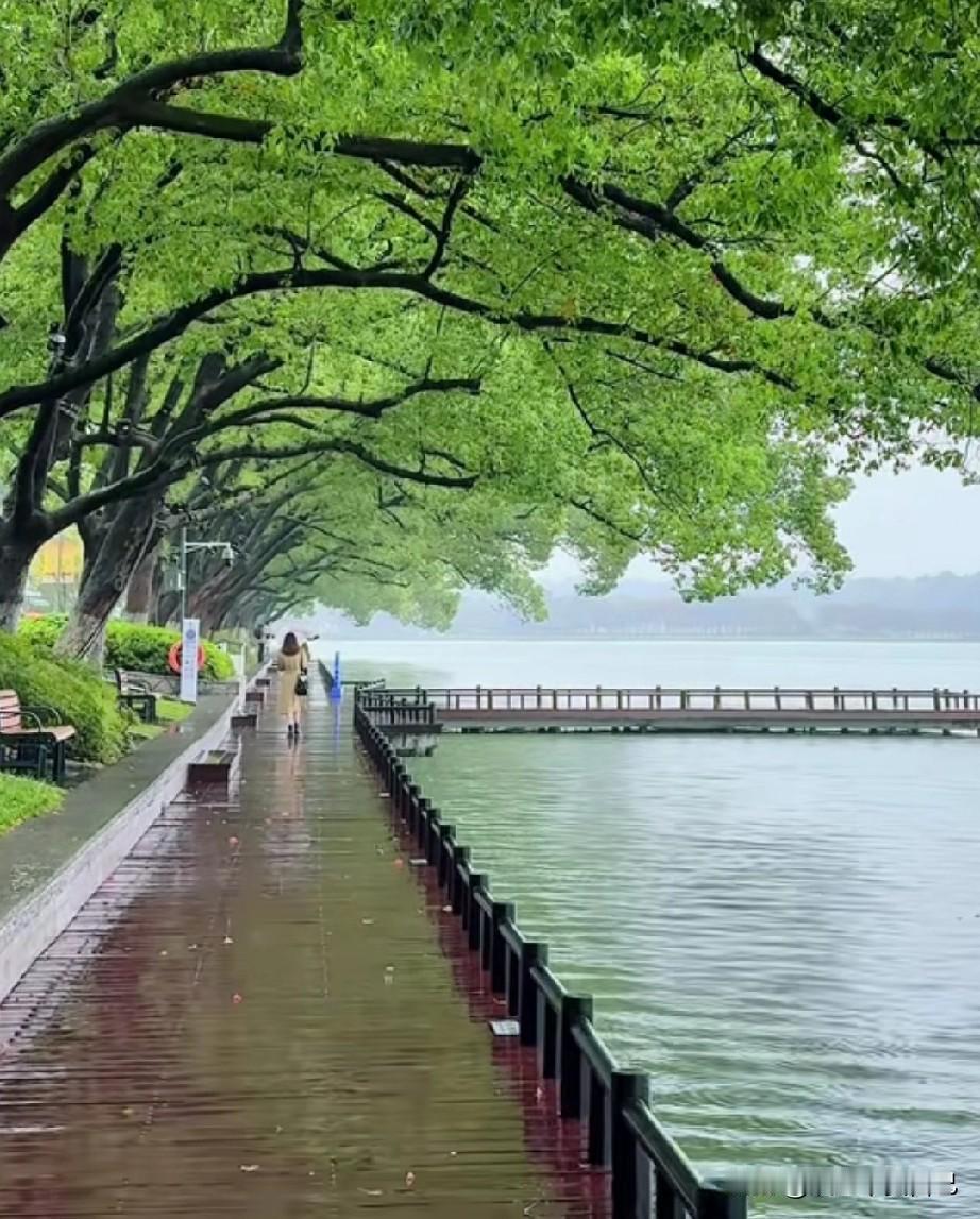 啥子叫扇盒盒儿？懂的绝对50+了
这一个方言词语，保证把很多成都人难到！
晓得扇