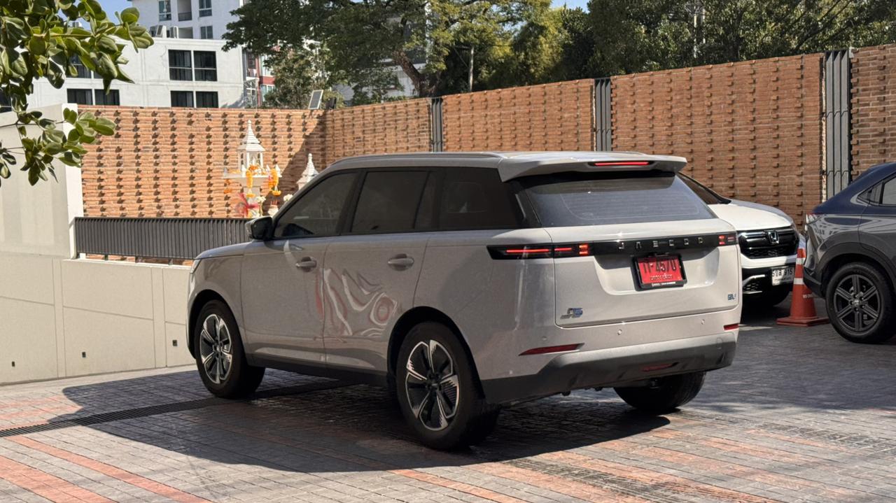 奇瑞是很懂面子需求的
专属海外版的JAECOO J5
无论什么时候看，都有一股浓