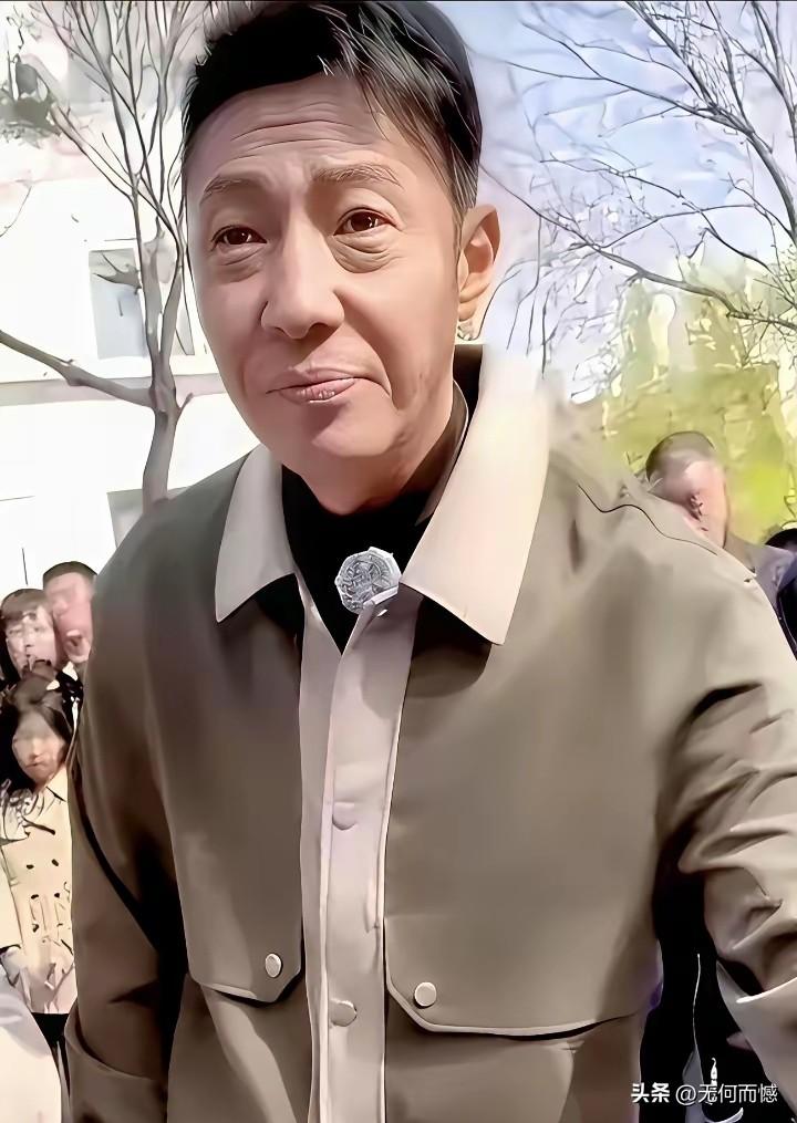 撒贝宁青春不再，的确已经很老了，这种松弛的衰老感是掩饰不住的，毕竟是岁月不饶人啊