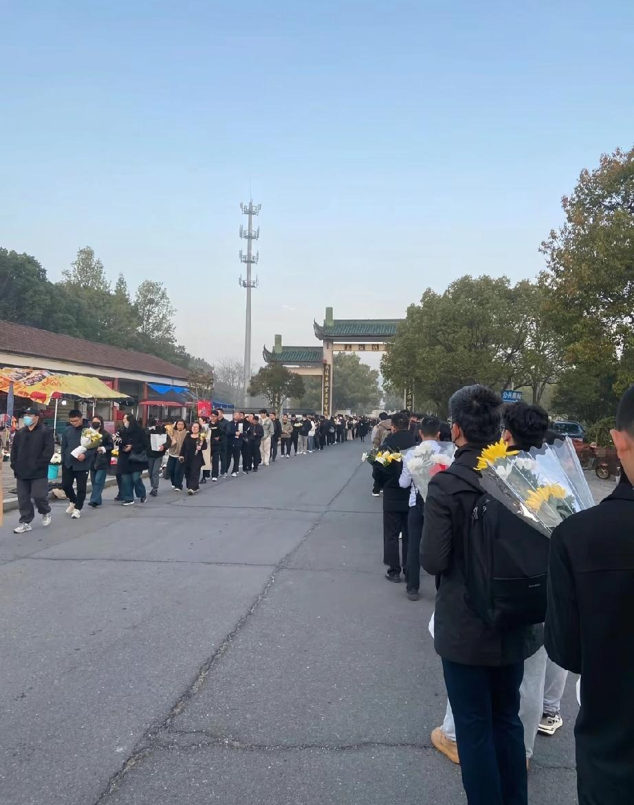 生命不在于长度而在于宽度，虽然张雪峰老师41岁就走了，但他这辈子活的很值很精彩。