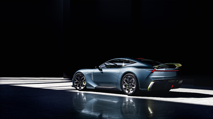 现在市场上确实缺一台真正属于中国人的 GT 跑车。各家都在卷冰箱彩电大沙发，懂车