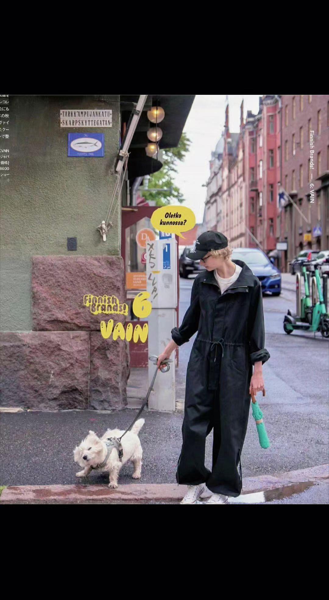 🌧️雨后街景像打翻的调色盘🎨，一人一犬是移动的默片。寻常日子，藏着治愈的诗?