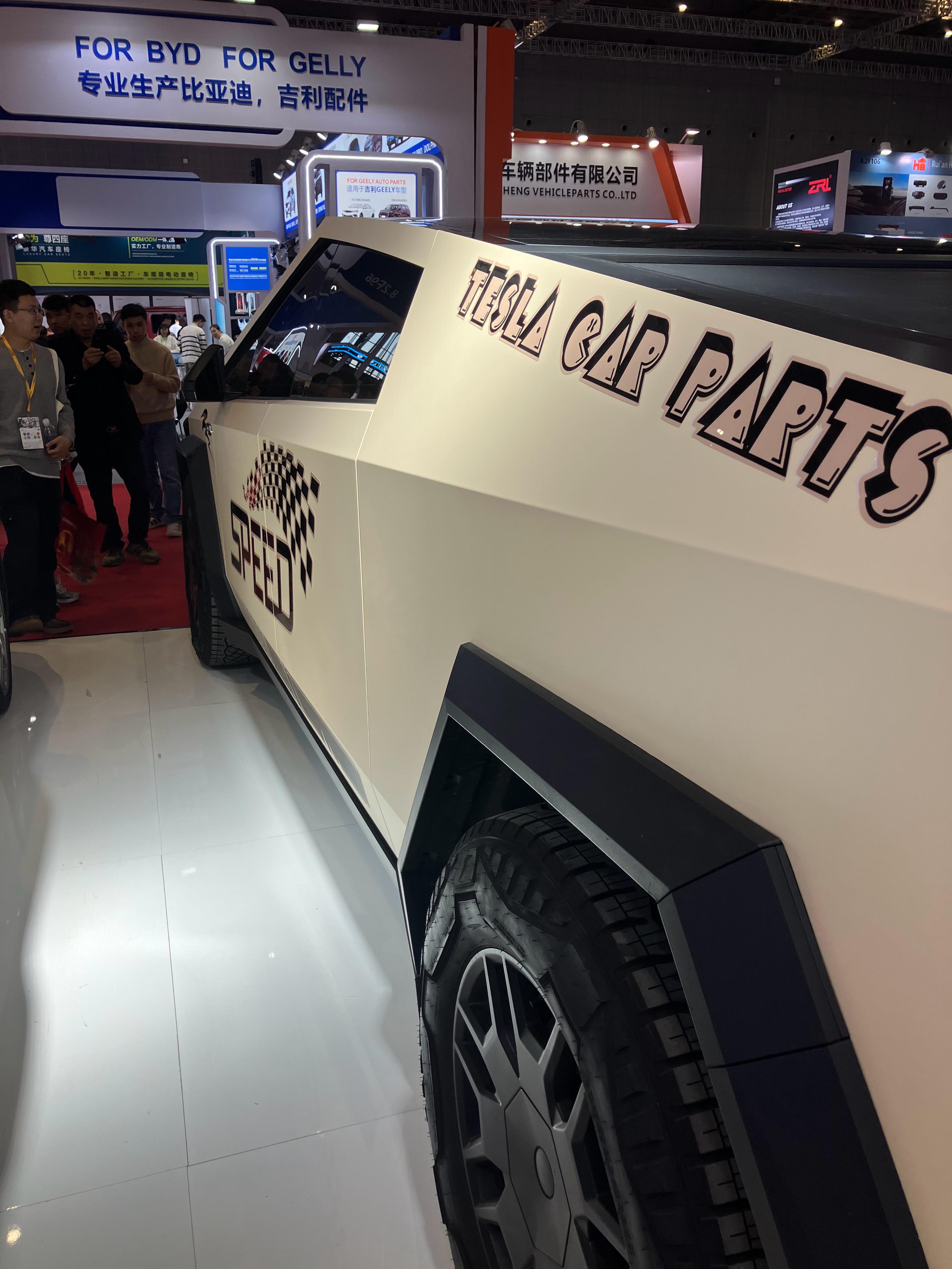 这玩意说实话有点好看，好大。大v聊车