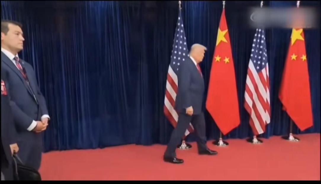 中美两国在韩国会唔，感觉特朗普这次有点犯晕，你看他的站位，是有意而为之，还是友好