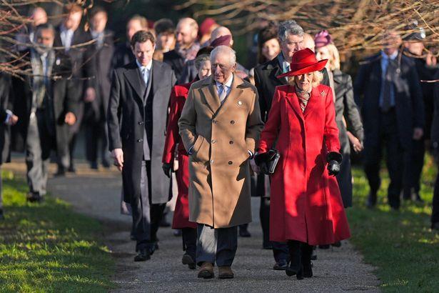兄弟姐妹们取悦了观众 - 并且满载而归。七岁的路易斯从他父亲 威廉王子 那里接过