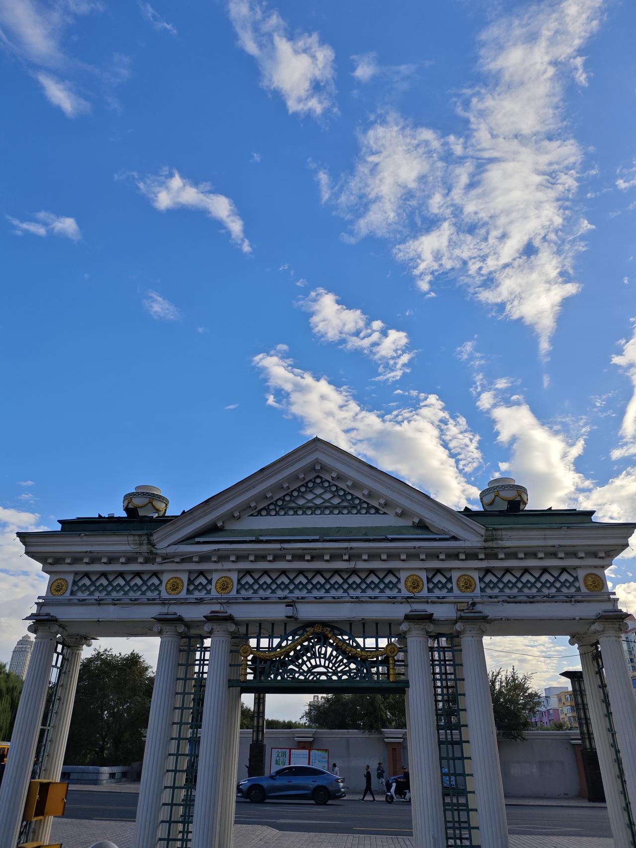 去太阳岛了

今天我们去了哈尔滨人的后花园-太阳岛。回来后，相当的累。当然，累也