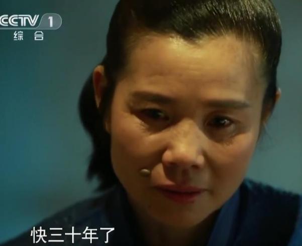1984年，贵州16岁女子被人贩子卖给老光棍，还生下了一对儿女。30年后，儿子考