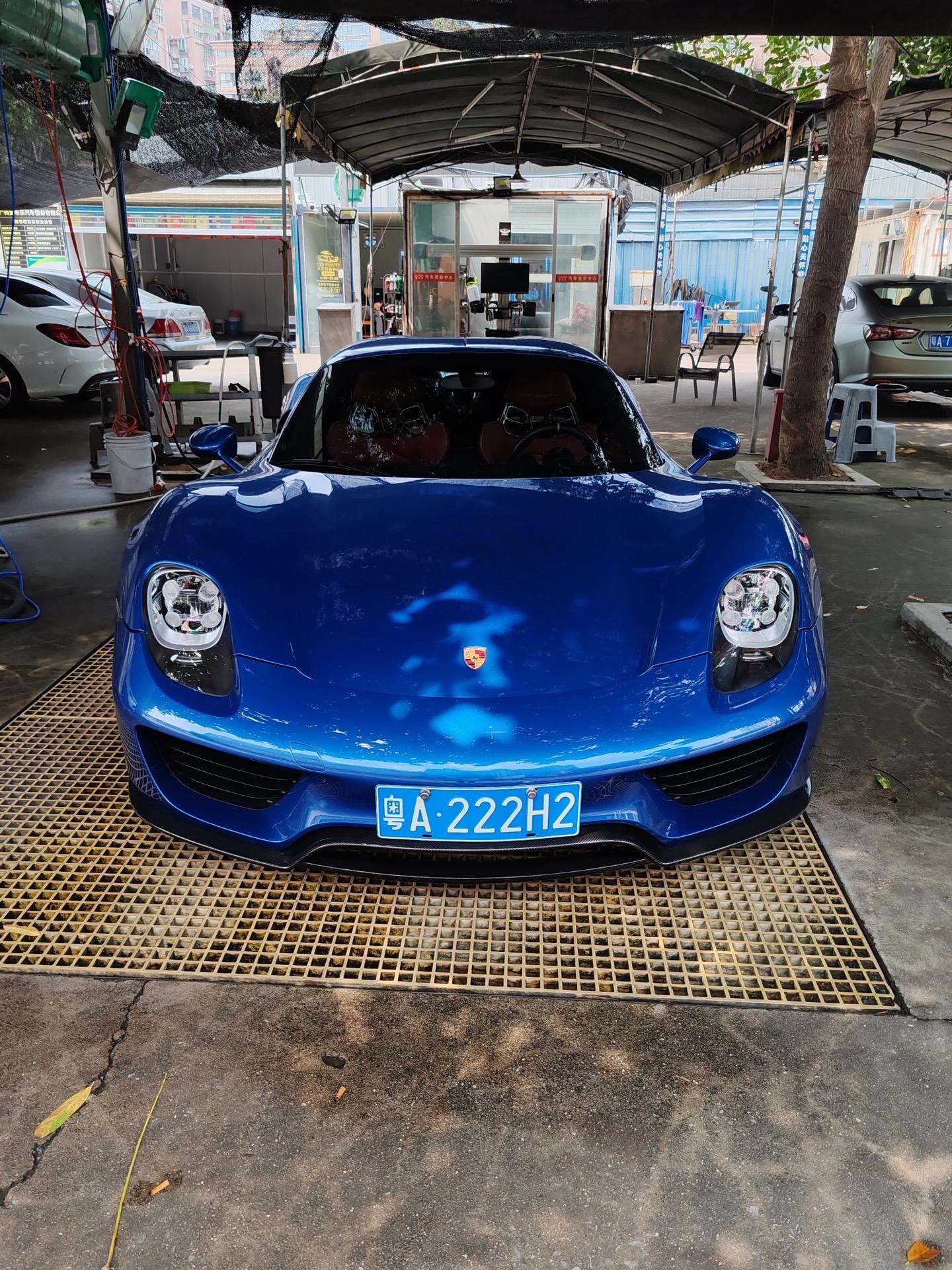不是小米SU7买不起，而是918自带美女上车功能更具性价比