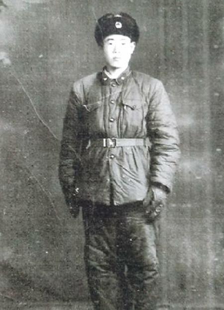 1963年，中印边境，一个叫王琪的工兵，私自走进原始森林，之后杳无音信，50多年