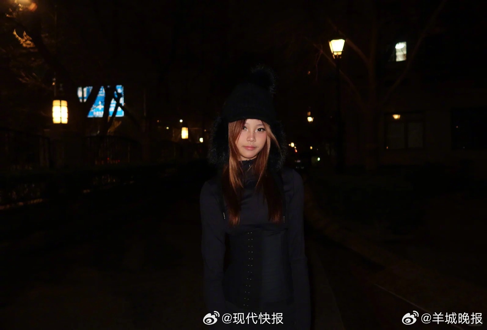 #甜馨笑李小璐比她矮#【#李小璐说在适应甜馨的青春期#】3月29日，社交平台分享