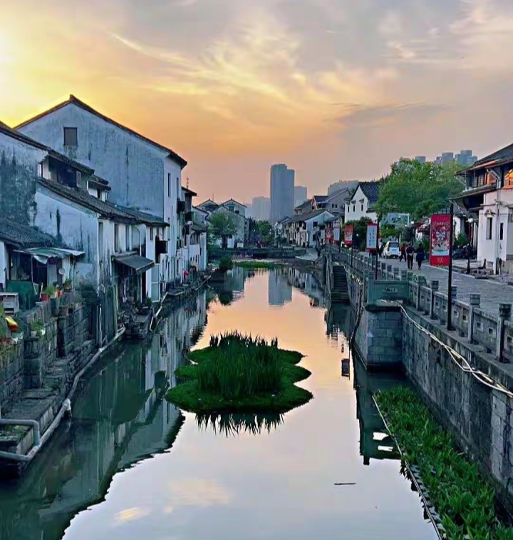 “第一代外地谋生，第二代外地工作生活，第三代定居外地，第四代才回到杭州”，祖籍杭州的橙友讲述家族历史