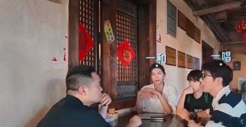 我被队友带飞就黄家源这样被黄家源带飞的一天，全程不用慌，跟着大神走准没错！有这样