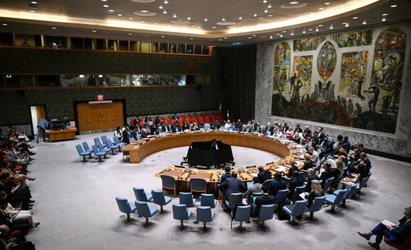 联合国预算官员说，由于美国和……等主要捐助国尚未全额支付欠款，联合国目前的资金只