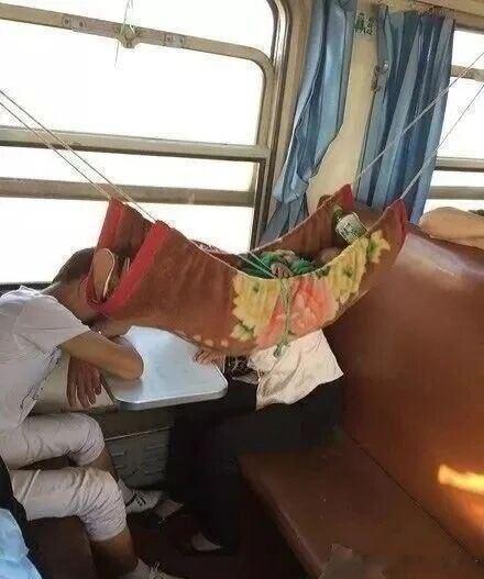 6334实不相瞒我在火车上见过凌晨四点的吊床 